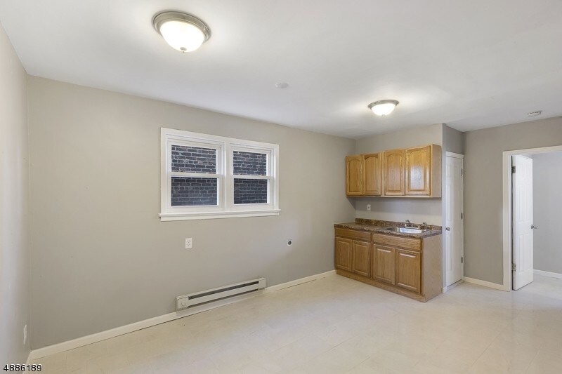 Foto del edificio - 402 Bloomfield Ave