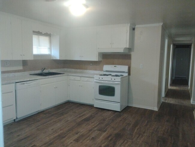 Foto del edificio - Big House on a Big Fenced Lot on the West Side of Jacksonville