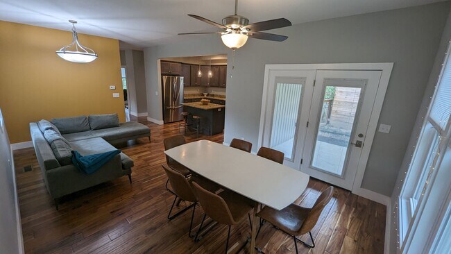 Foto del edificio - 4 Bed, 2 Story - Built in 2020