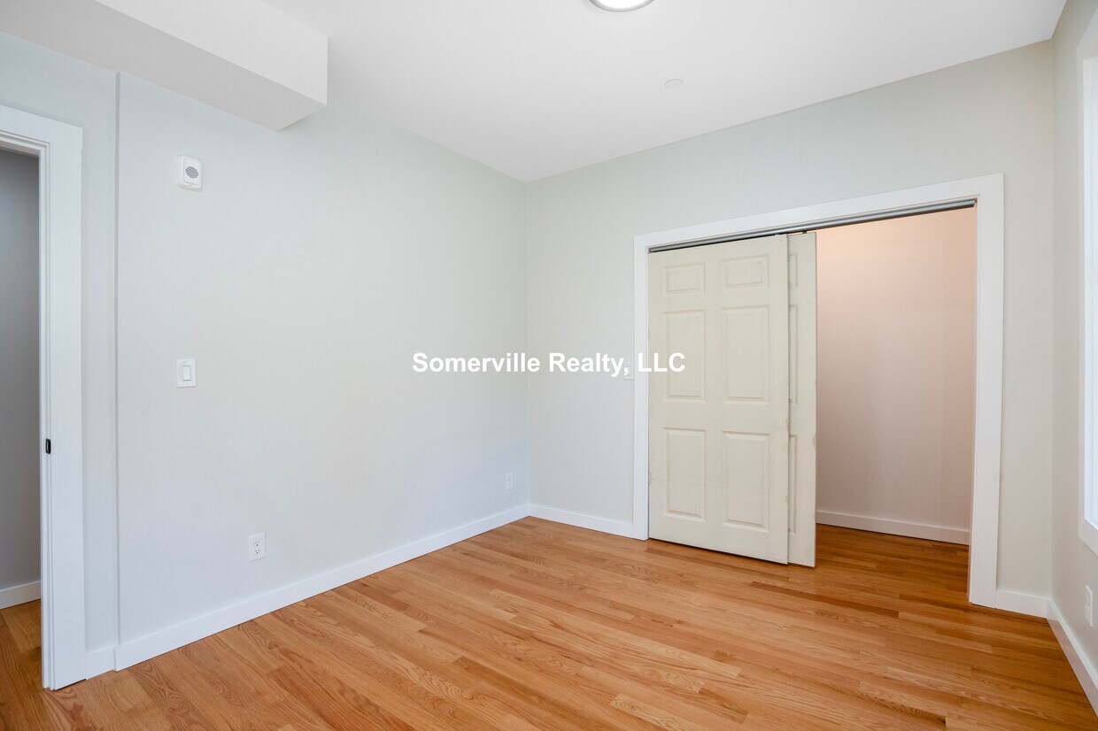 Foto principal - 27 Linden St
