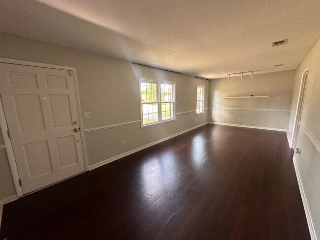 Building Photo - Three Bedroom Home with Fenced Private Yard