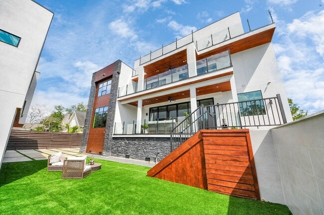 Photo - 5327 S Braeswood Blvd House