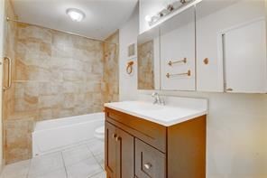 Building Photo - 2 br, 2 bath  - Woodglen