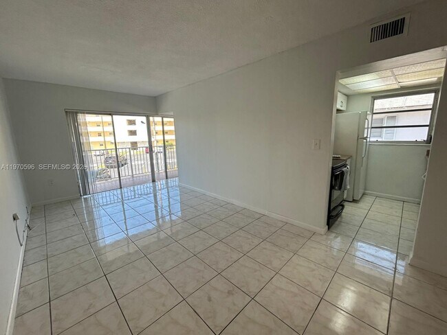 Foto del edificio - 7426 SW 82nd St