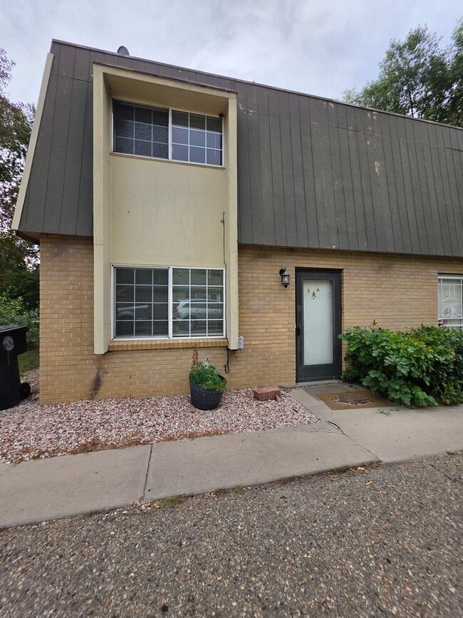 Building Photo - 317 Emery Dr
