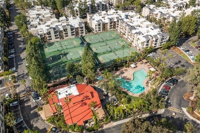 Foto del edificio - 21520 Burbank Blvd