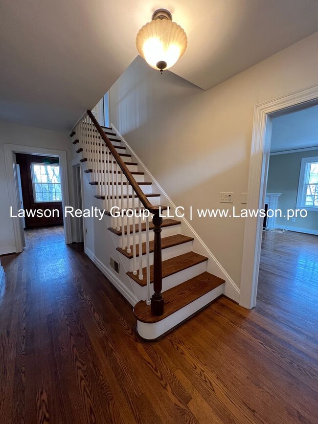 Foto del edificio - Charming Brick Colonial in South Roanoke