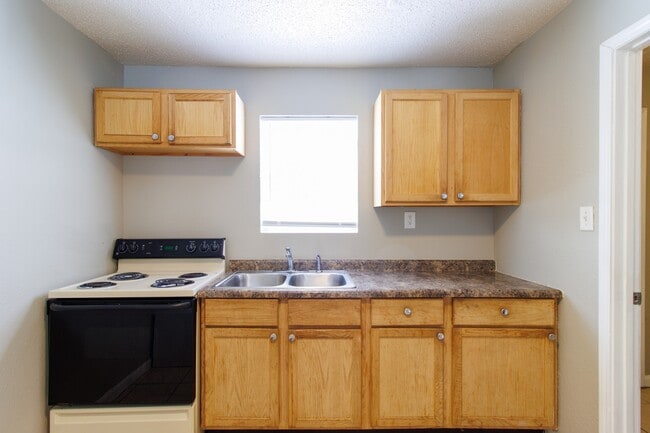 Building Photo - 6213 Commodore Dr