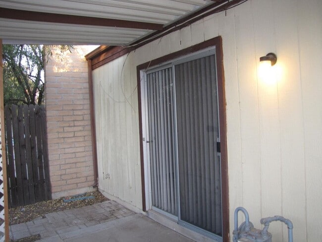 Building Photo - 3320 S Placita Saltillo