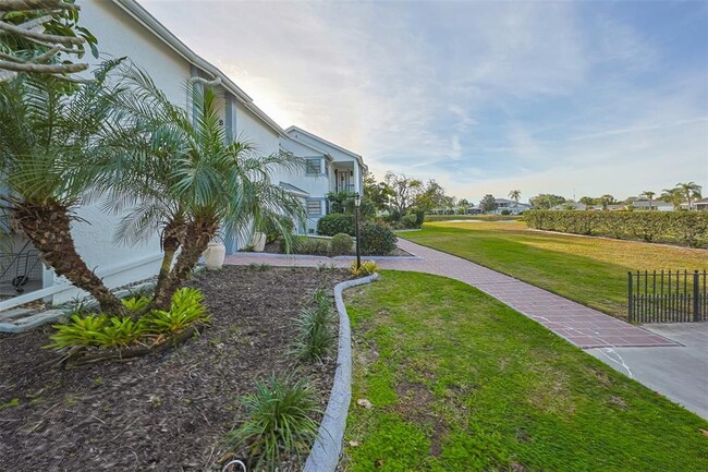 Foto del edificio - 611 Lively Dr