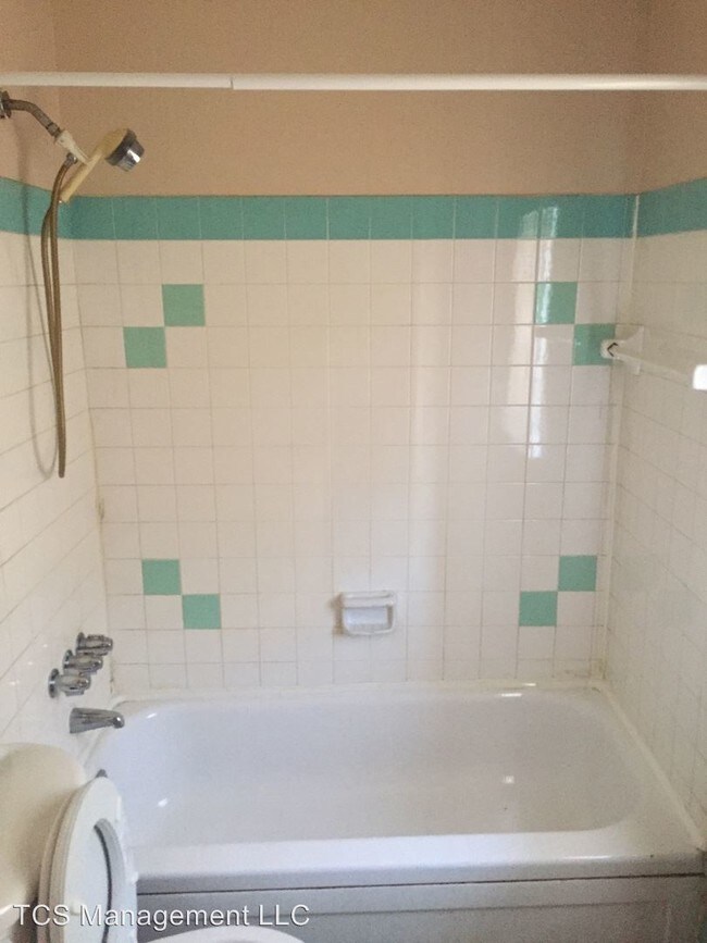 Building Photo - 2 br, 1 bath House - 5009 Funston Street