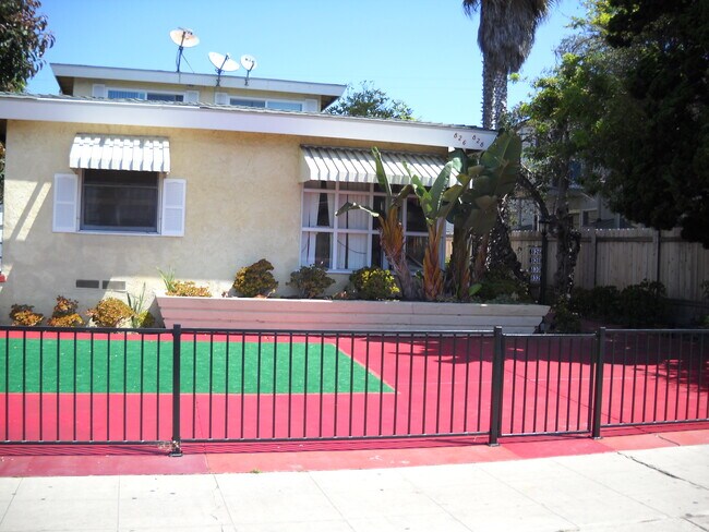 Foto del edificio - 830 Felspar St