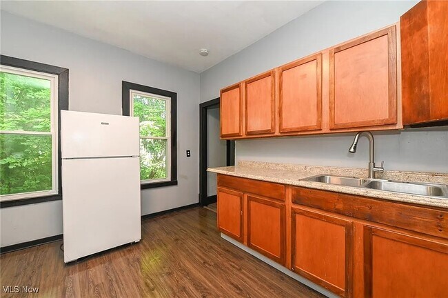 Foto del edificio - 3620 E 63rd St