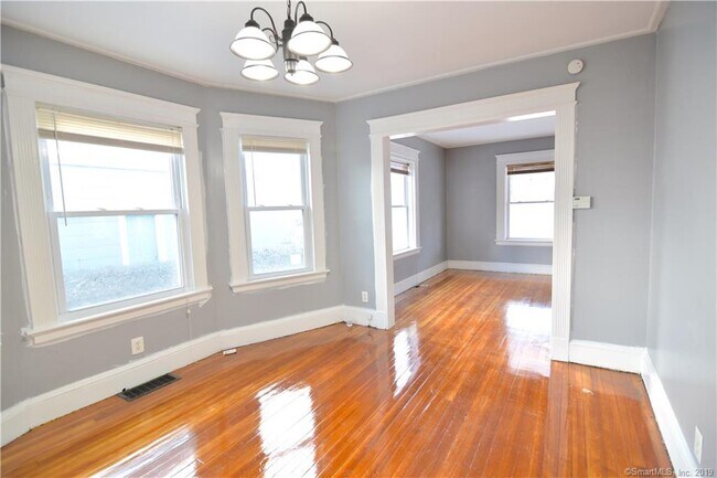 Building Photo - 132 Clinton St