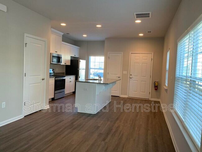 Building Photo - 614 Dobhill Ln