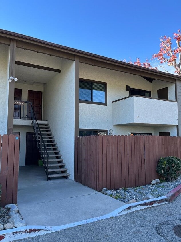 Primary Photo - 1214 Huntington Dr