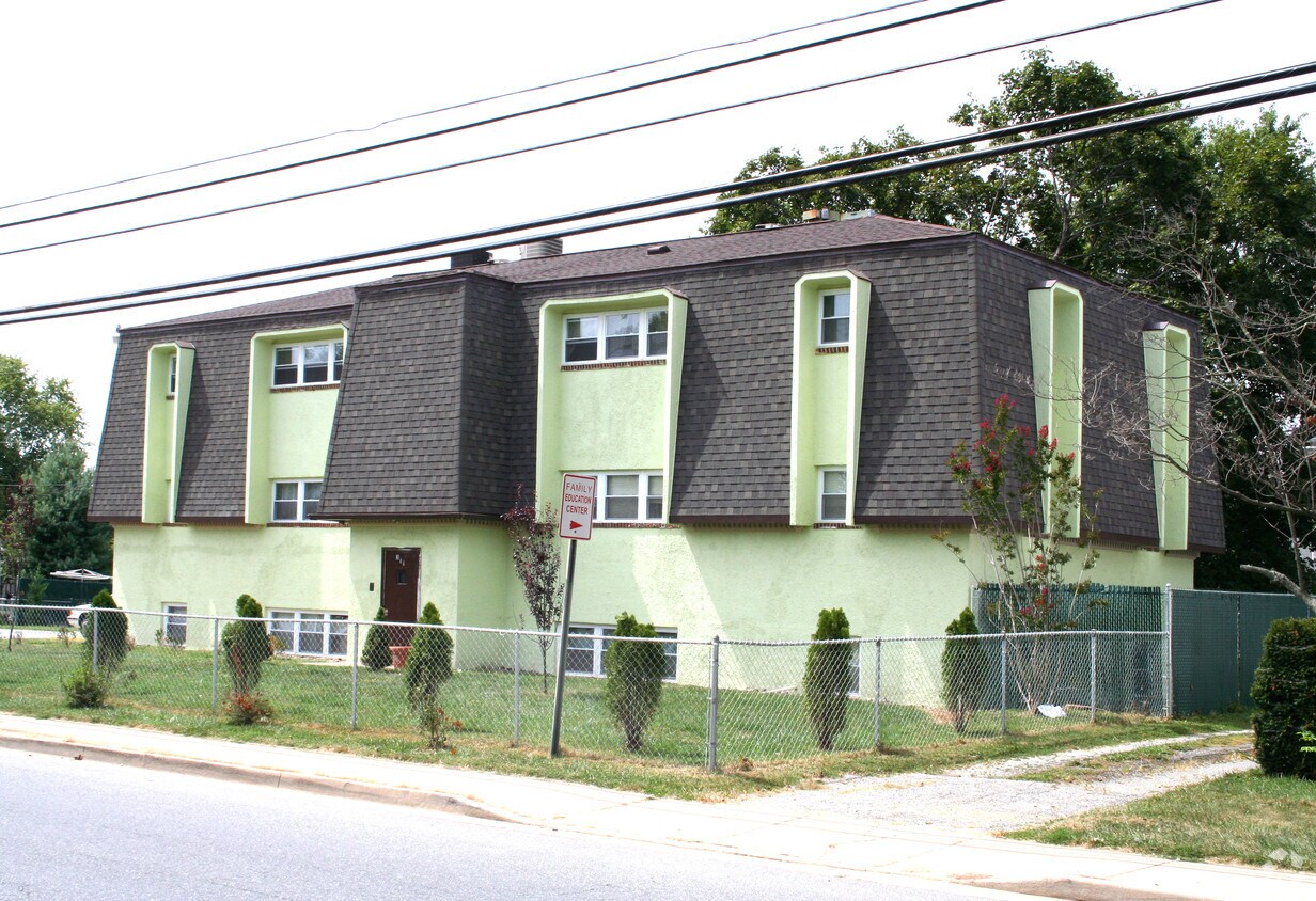 Building Photo - 311 Landing Ln