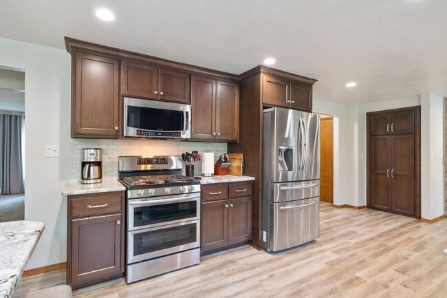 Building Photo - 1212 Circle Dr