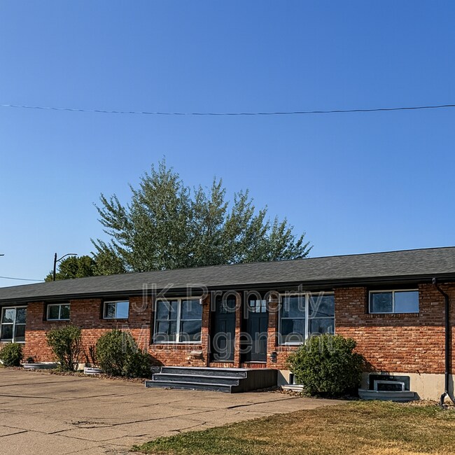 Building Photo - 2000 6th St NE