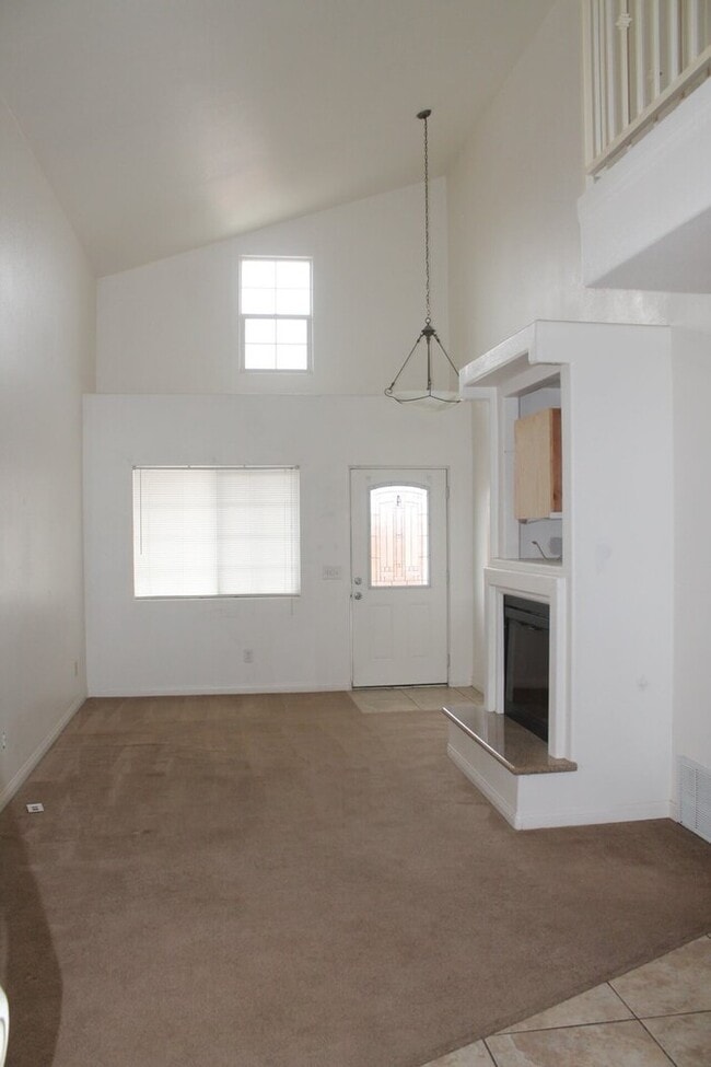 Building Photo - 2BD/2BTH TOWNHOUSE CALIFORNIA CITY