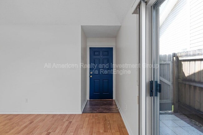 Foto del edificio - 1721 Colonial Ct