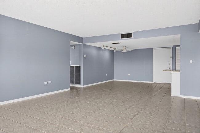 Dining room - 500 Treasure Island Causeway