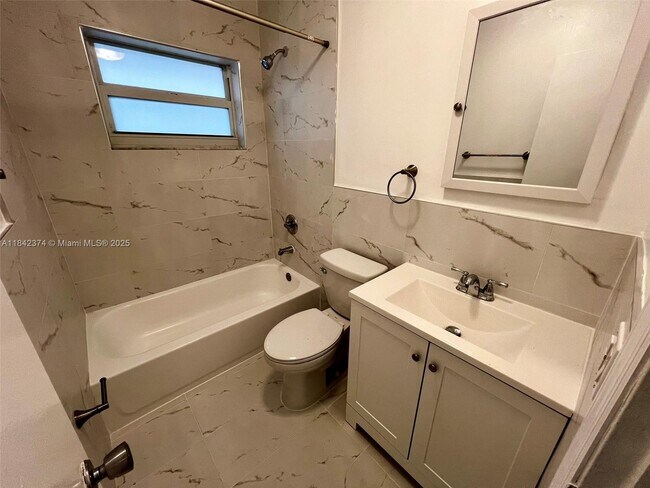 Foto del edificio - 2600 NW 14th St