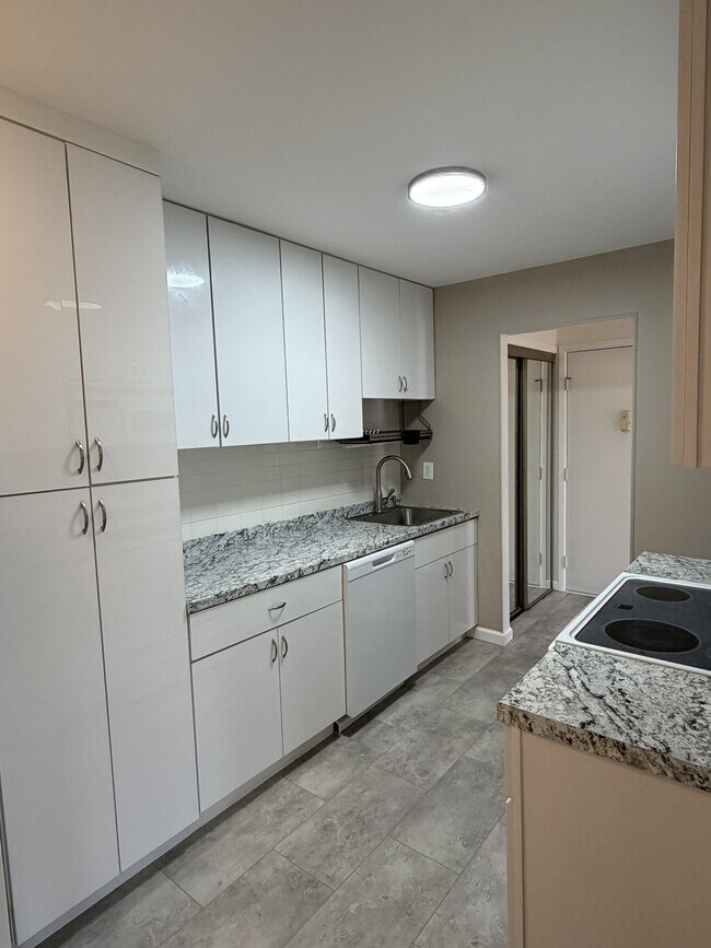 Building Photo - 84 Amberly Dr