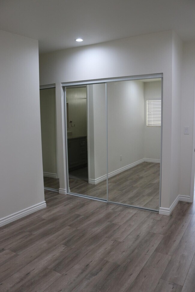 Building Photo - 5657 Laurel Canyon Blvd