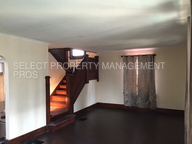 Building Photo - 817 Hamilton Ave