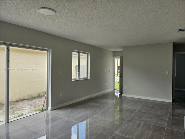 Foto del edificio - 16165 SW 139th Ave
