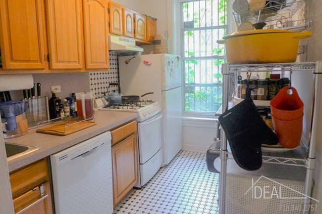 Building Photo - Outstanding 2BR in Park Slope with garden!