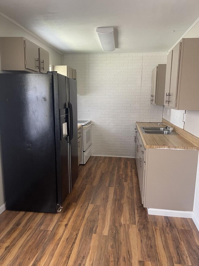 Building Photo - 26 SE 250th Rd