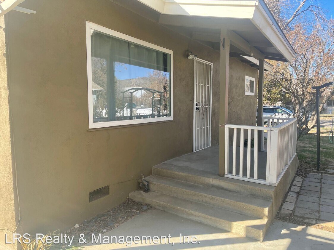 2 br, 1.5 bath House 228 West E Street House for Rent in Tehachapi