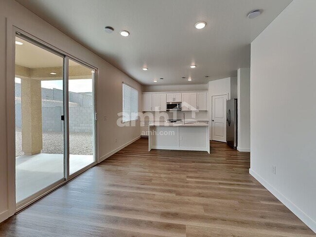Foto del edificio - 12535 W Flynn Ln