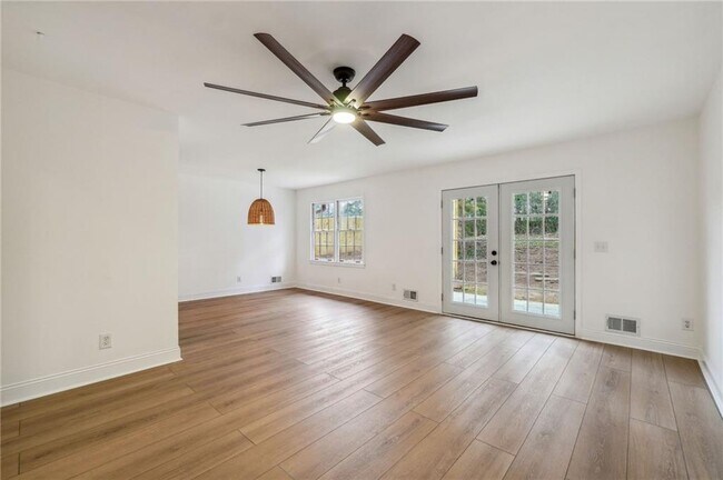 Building Photo - 3167 Mountain Creek Dr