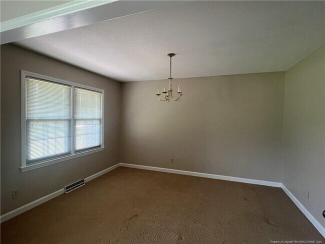 Foto del edificio - 368 Rock Hill Rd