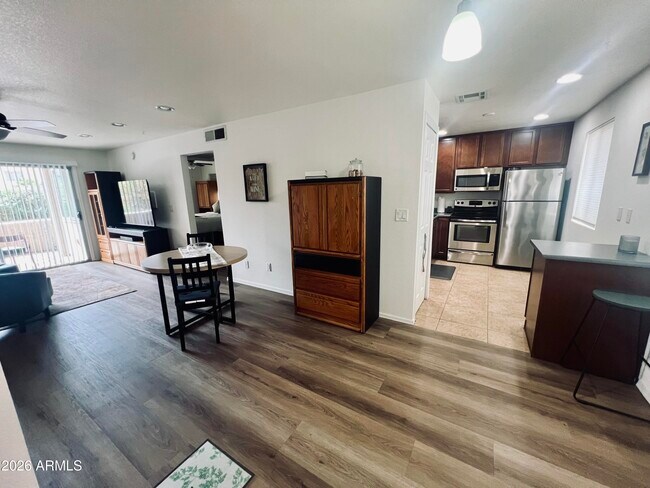 Foto del edificio - 4354 N 82nd St