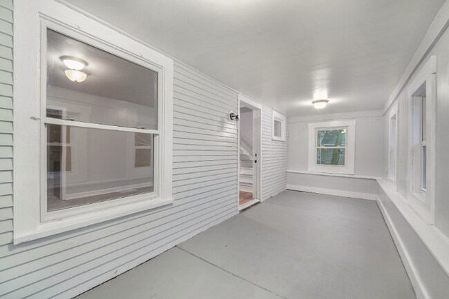 Building Photo - 2454 Taft Ave SW