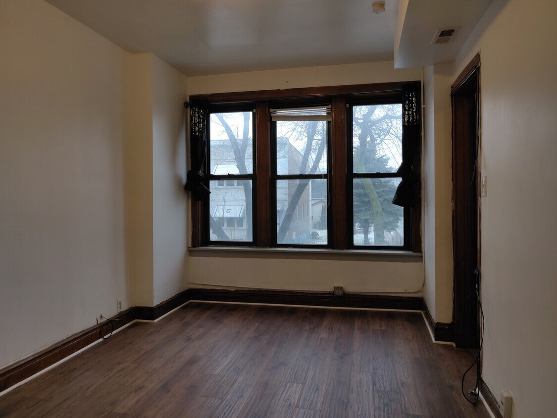 Foto principal - 3949 S California Ave