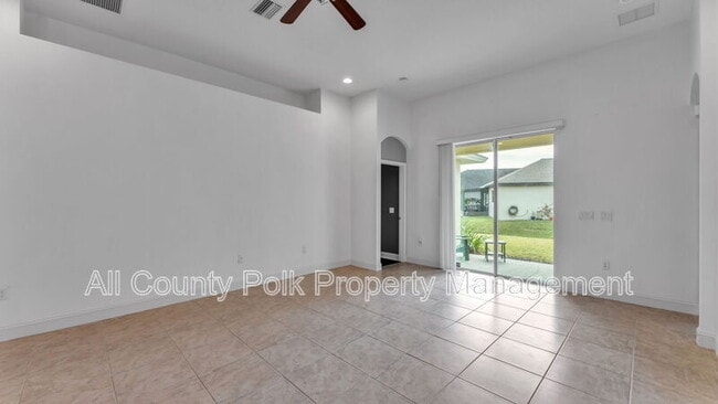 Foto del edificio - 2507 Torrens Dr