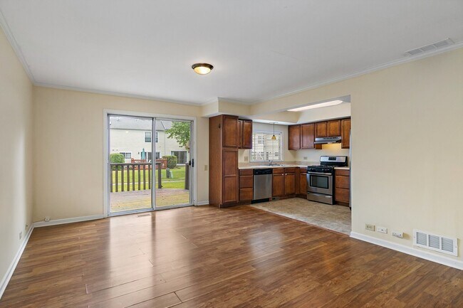 Building Photo - 1684 College Green Dr