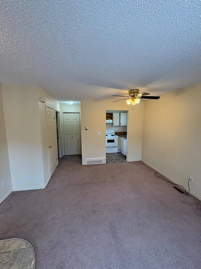 Photo du bâtiment - 3-bedroom townhome in a fourplex located in Bridgeland