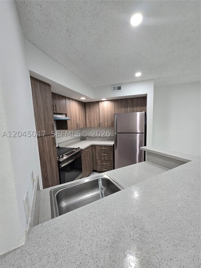 Building Photo - 595 Vista Isles Dr