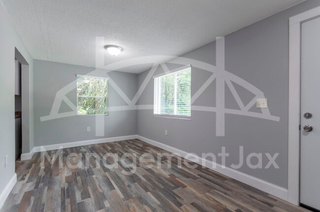 Photo - 214 E 2nd St House