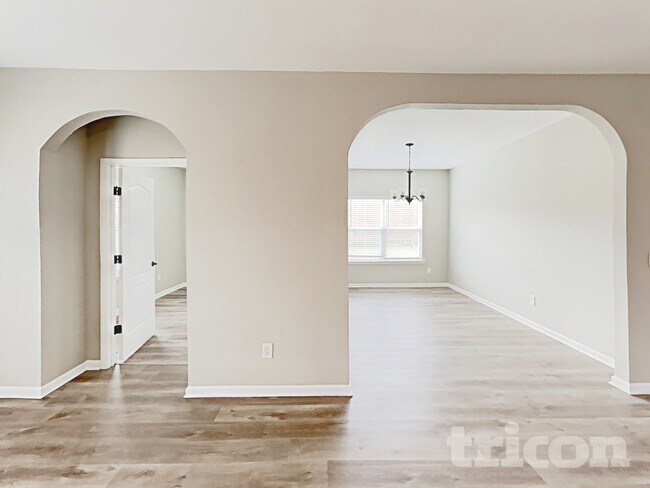 Building Photo - 820 Mesa Verde Pl