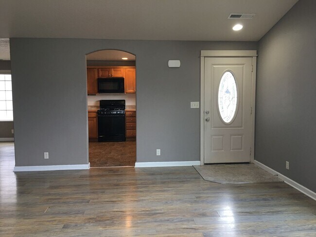 Foto del edificio - Spacious home in desirable neighborhood in Creswell, OR.