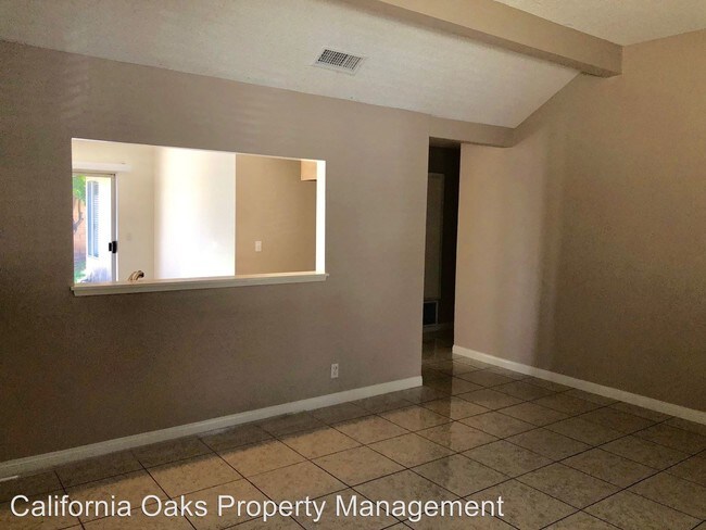 Building Photo - 3 br, 2 bath House - 151 Surrey Way