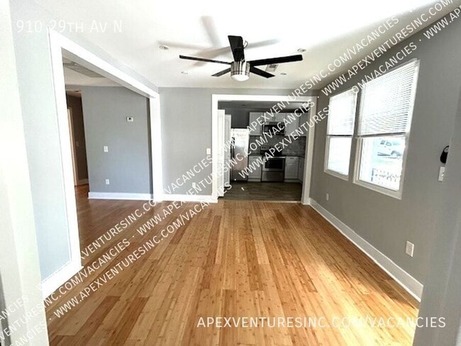 Building Photo - 910 29th Ave N