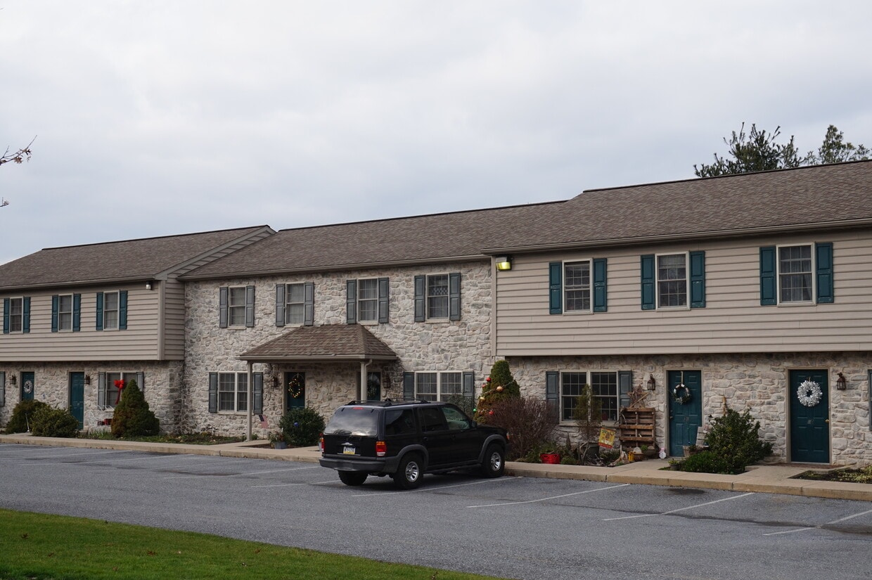 32 Nolt's Ln, LeacockLeolaBareville, PA 17540 Townhome Rentals in